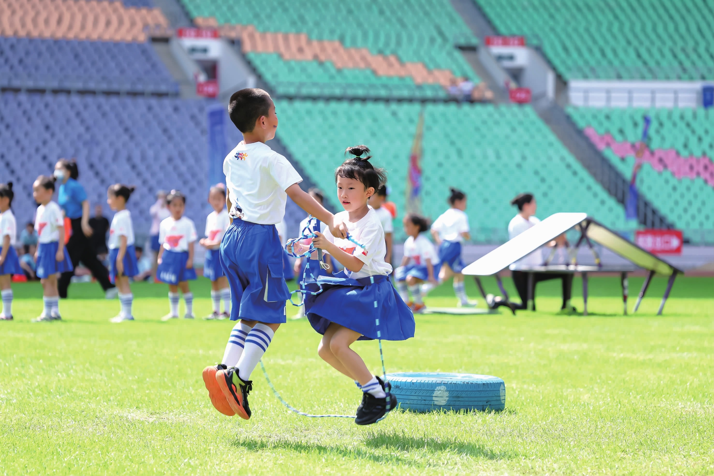 德州扑克高手最稳的也是中段（德州扑克高手在中期最稳健）